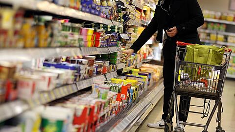 Viele Menschen in Deutschland wollen laut einer Umfrage Produkte aus den USA künftig boykottieren. (Archivbild)