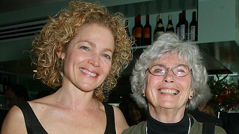 Priscilla Pointer (r.) mit Tochter Amy Irving im Jahr 2006.