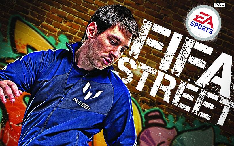 Lionel Messi, zuvor Coverboy von Konamis "Pro Evolution Soccer"-Reihe, durfte nun bei EA aufspielen. Der Fußballgott zierte das Cover des neuen, schlicht "FIFA Street" genannten Nachfolgers von "FIFA Street 3". Lionel Messi, zuvor Coverboy von Konamis "Pro Evolution Soccer"-Reihe, durfte nun bei EA aufspielen. Der Fußballgott zierte das Cover des neuen, schlicht "FIFA Street" genannten Nachfolgers von "FIFA Street 3".