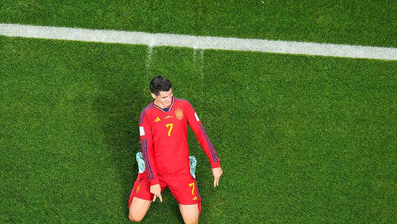 Spaniens Alvaro Morata bejubelt sein Tor zum 0:1 gegen Japan.