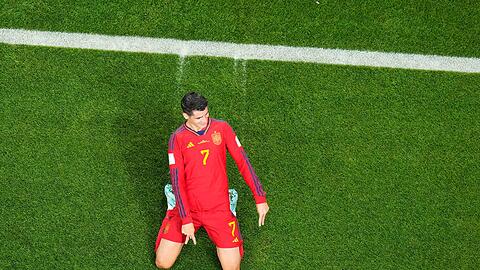 Spaniens Alvaro Morata bejubelt sein Tor zum 0:1 gegen Japan.