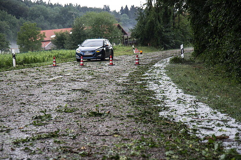 Schwere Unwetter im Berchtesgadener Land sorgten am Samstag für reichlich Chaos auf den Straßen. Die Bilder.