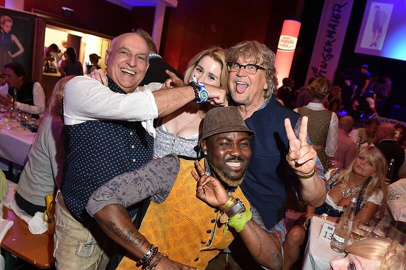 Dr. Axel Munz, Mano Ezoh mit Pamela Marquardt und Martin Krug