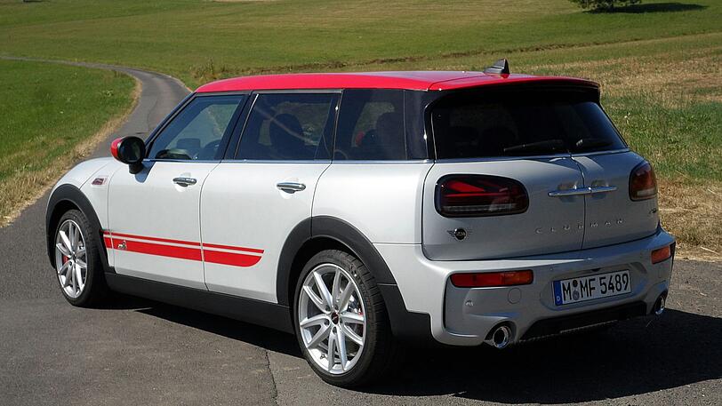 Sportlicher Abgang: Dicke Endrohre (95 Millimeter) und die Heckschürze zeigen die Potenz des JCW-Clubman.