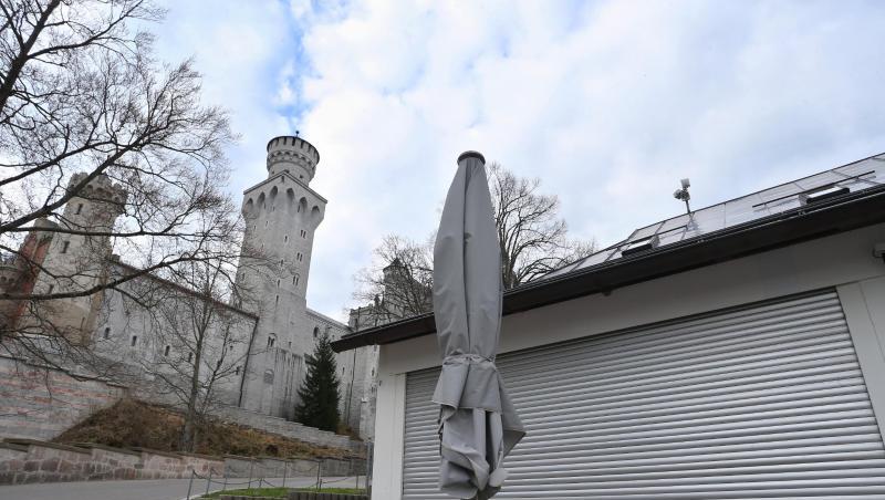 Geschlossenes Souvenirgeschäft unterhalb von Schloss Neuschwanstein. Foto: Karl-Josef Hildenbrand/dpa Geschlossenes Souvenirgeschäft unterhalb von Schloss Neuschwanstein. Foto: Karl-Josef Hildenbrand/dpa