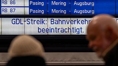 Reisende am Münchner Hauptbahnhof müssen wegen des Streiks der GDL erneut mit Behinderungen rechnen. (Symbolbild)