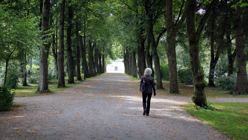 Dank des Pop-up-Cafés auf dem Friedhof im Perlacher Forst müssen Trauernde nicht allein bleiben.