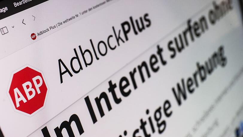 Mit Werbeblockern können Nutzerinnen und Nutzer im Internet lästige Werbung unterdrücken. (Archivbild)