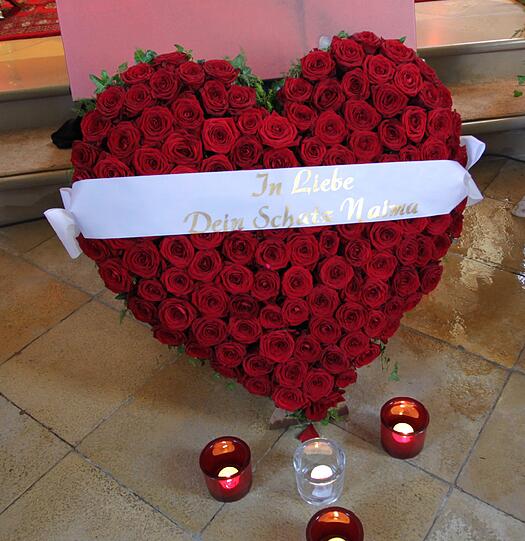 Ein Herz aus Rosen zum Abschied von seiner Liebsten Naima