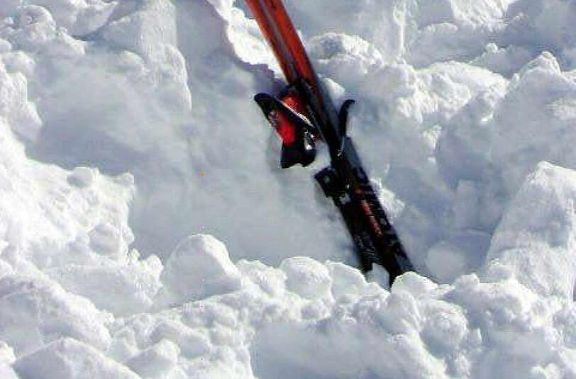 Ein Mann hat in den französischen Alpen eine ganze Nacht unter einer Lawine überlebt