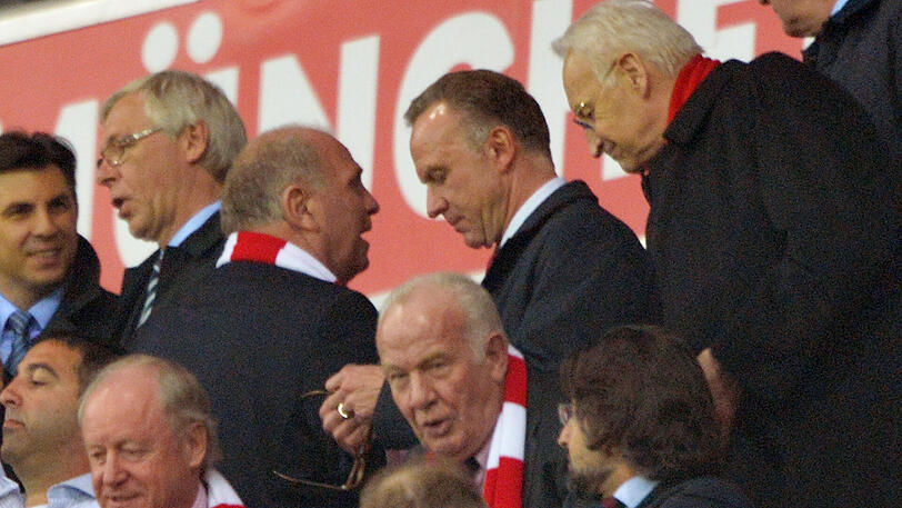 Edmund Stoiber (r.), Karl-Heinz Rummenigge (m.) und Uli Hoeneß in der Allianz Arena.