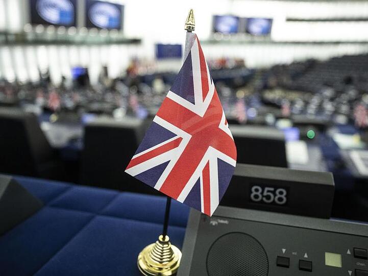 Eine britische Fahne, auch Union Jack genannt, steht im Europäischen Parlament.