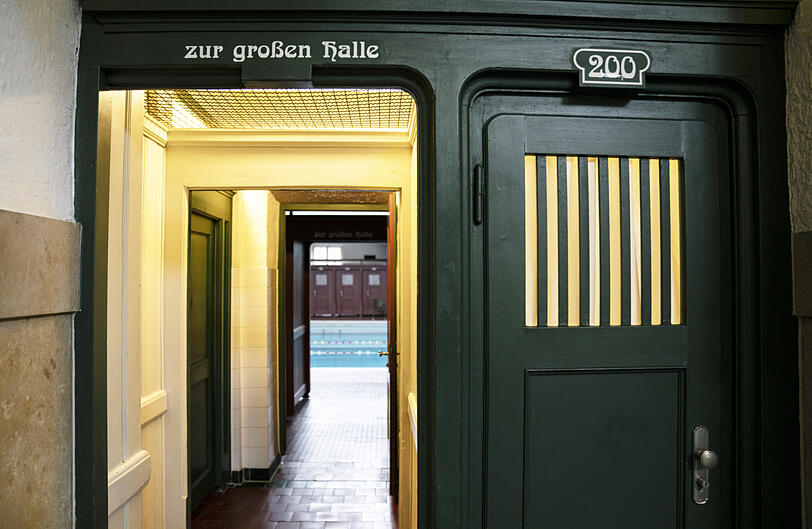 Gespenstische Leere... Der Durchgang zur großen Halle.