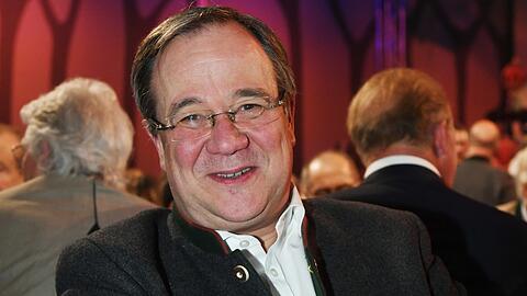 Prost im Trachtenjanker: Armin Laschet am Nockherberg 2019.