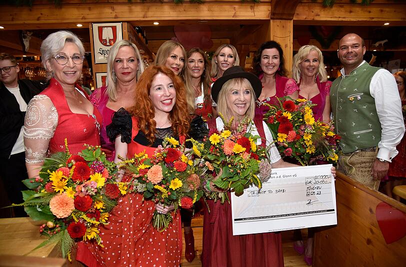 Claudia Jung, Birgit Fischer-Höper, Laura Siegel, Jenny Elvers, Simone Ballack, Patricia Riekel, Sabine Piller, Dorothee Bär, Astrid Söll und Klaus Renoldi