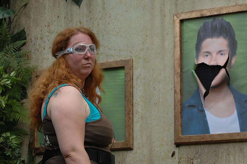 In der Ahnengallerie des Dschungelcamps wartete wieder jede Menge Krabbel- und Kriechzeugs auf Rebecca.