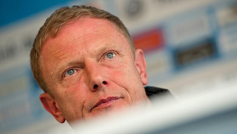 Die Augen fest auf den nächsten Löwen-Gegner Ingolstadt gerichtet, aber dennoch locker: Neu Trainer Torsten Fröhling. Die Augen fest auf den nächsten Löwen-Gegner Ingolstadt gerichtet, aber dennoch locker: Neu Trainer Torsten Fröhling.