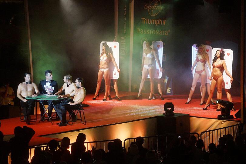 Bilder von der Dessous-Modenschau am Stachus von Galeria Kaufhof. Hier Passionata Unterwäsche aus dem Hause Triumph