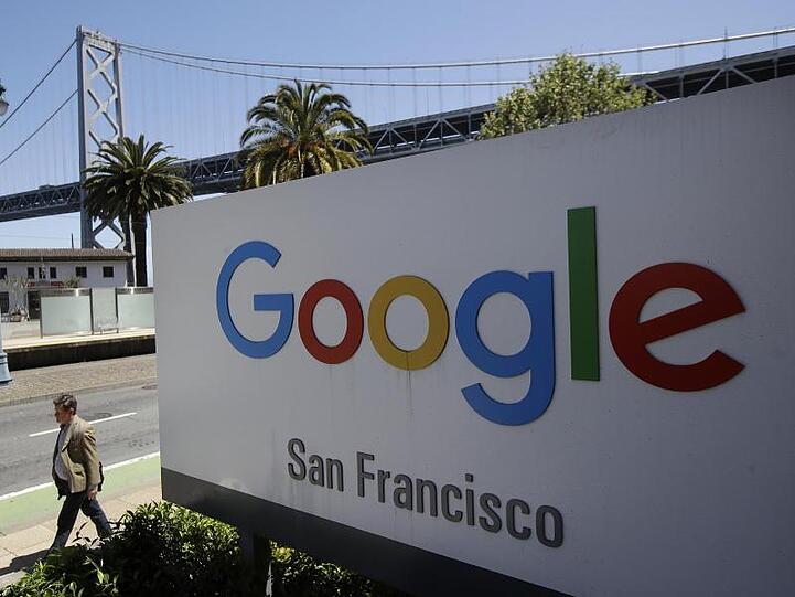 Wenige Tage nach Apple führt auch der große Konkurrent Google ein Abo-Angebot ein, bei dem ausgewählte Apps ohne Werbung und weitere Kosten genutzt werden können.