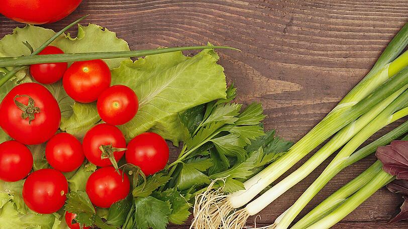 Porree, Tomaten und verschiedene Salatsorten gehören im September auf den Teller.