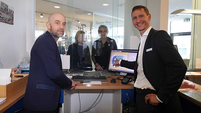Ticketverkäufer: Günther Gorenzel (l.) und Marc-Nicolai Pfeifer.