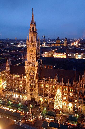 Der Christkindlmarkt 2012 am Marienplatz ist eröffnet. Die Bilder aus München