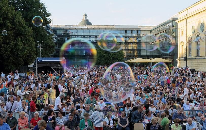 Das Konzert des Bayerischen Staatsorchesters auf dem Marstallplatz.