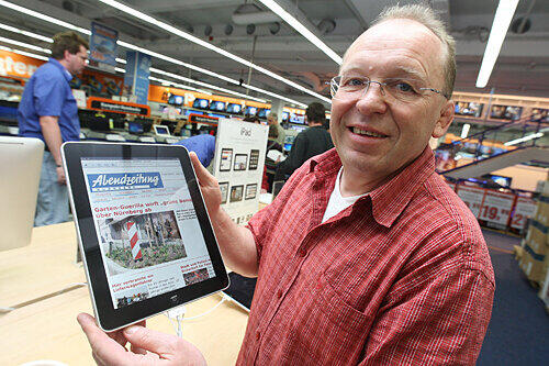 Manfred Hofmann aus Wendelstein testet die AZ-Homepage. Demnächst wird es auch ein AZ-App fürs iPad geben.