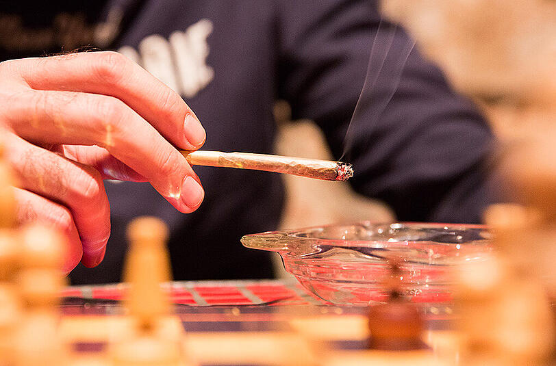 Legaler Marihuana-Konsum, davon ist man in Bayern noch weit entfernt. Dennoch wurde Kiffen aus medizinischen Gründen im Freistaat schon 84 Menschen gestattet.