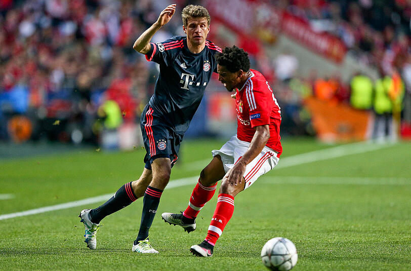Thomas Müller: Note 2. Da Guardiola auf Lewandowski verzichtete, wirkte Müller als Stoßstürmer. Erster Versuch: ein Drehschuss mit rechts nach Lahm-Flanke (19.). Müllerte ihn dann per Sprungkick mit dem rechten Außenspann rein (52.).