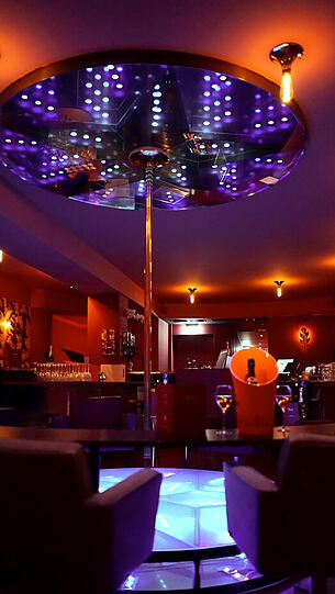 Madam Stripclub: In Anlehnung an die weiblichen Formen ist hier fast alles rund.