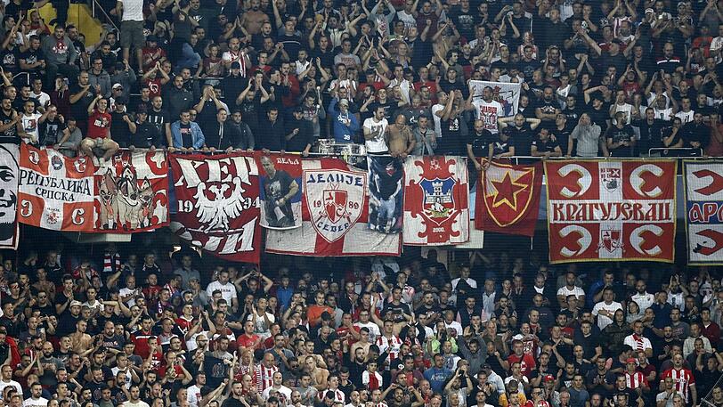 Fans von Roter Stern Belgrad feuern ihre Mannschaft an (Symbolbild).