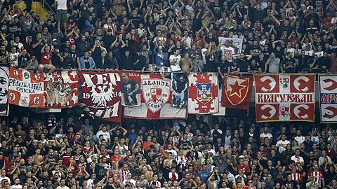 Fans von Roter Stern Belgrad feuern ihre Mannschaft an (Symbolbild).