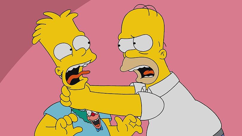 Homer Simpson (r.) wird Sohn Bart (hier in einer in der Zukunft spielenden Folge) weiter würgen.