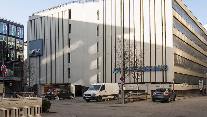Das Hirmer-Parkhaus gehört der Stadt. Was wird aus dem Grundstück?