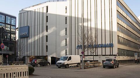 Das Hirmer-Parkhaus gehört der Stadt. Was wird aus dem Grundstück?