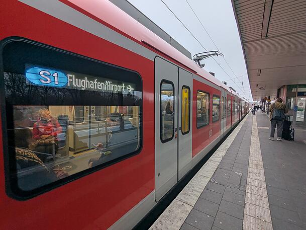 Die S1 Richtung Flughafen in Freising.