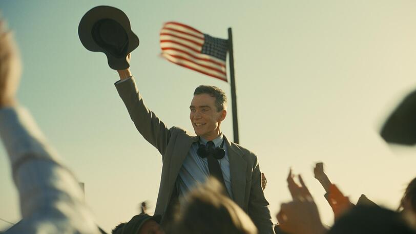 Ein Genie, das nicht weniger als das Schicksal der Menschheit in der Hand hält: der Physiker J. Robert Oppenheimer (Cillian Murphy). Ein Genie, das nicht weniger als das Schicksal der Menschheit in der Hand hält: der Physiker J. Robert Oppenheimer (Cillian Murphy).
