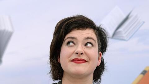 Die schweizerisch-deutsche Lyrikerin Nora Gomringer steht auf der Leipziger Buchmesse.