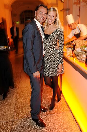 Michael Sporer mit Lisa-Sophie Brilla bei der HSE24 Champagner Bar auf der Nacht der Medien in München am 16.10.2013
