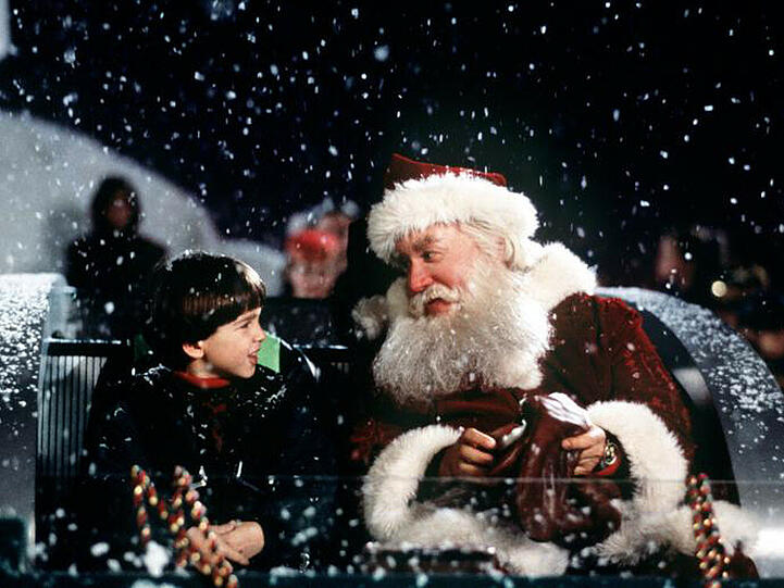 Als der Weihnachtsmann tot vom Dach fällt, kann Charlie (Eric Lloyd, l.) seinen Vater Scott (Tim Allen, r.) überreden, als Santa Clause tätig zu werden ...