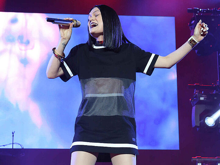 Jessie J fällt immer wieder mit ihrem trendigen Look auf