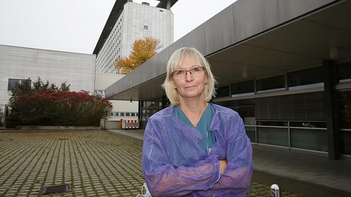 Im Frühjahr als "Heldin" gefeiert, jetzt wieder extrem gefordert: Marina Kerkmann, Fachkrankenschwester für Anästhesie und Intensivmedizin im Klinikum Großhadern.