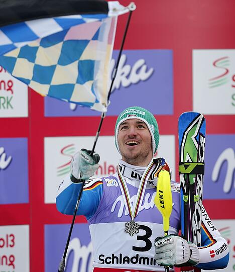 Im Februar bei der Ski-WM in Schladming holte Felix Neureuther die Silbermedaille im Slalom. Er musste sich nur dem österreicher Marcel Hirscher geschlagen geben.