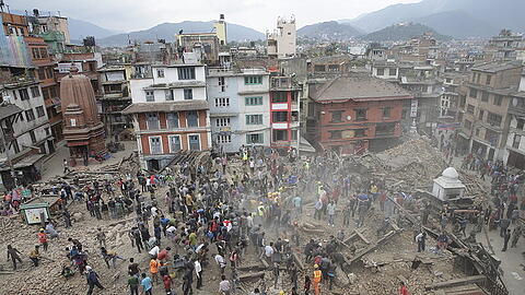 Völlig verwüstet: Der Durbar Square in Kathmandu. Die schockierenden Bilder.