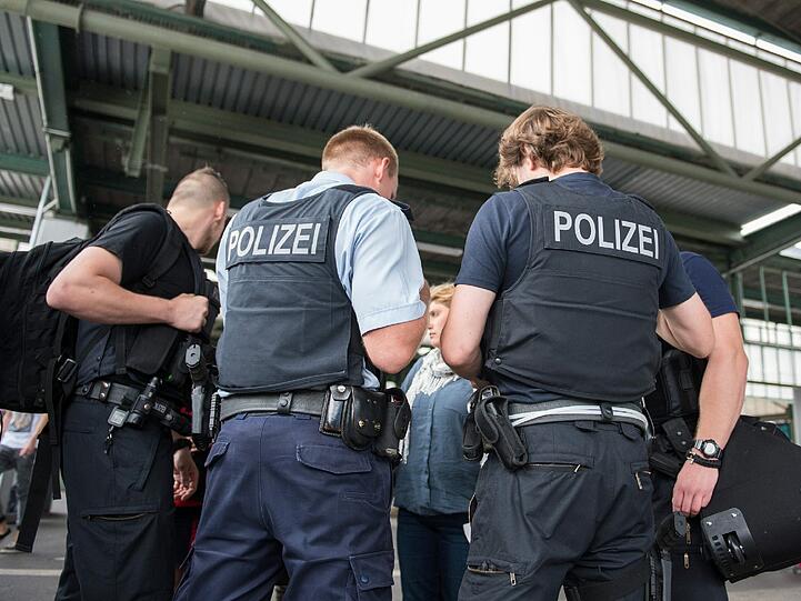 Die Bundespolizei kümmert sich am Münchner Hauptbahnhof um die Registrierung der Flüchtlinge.