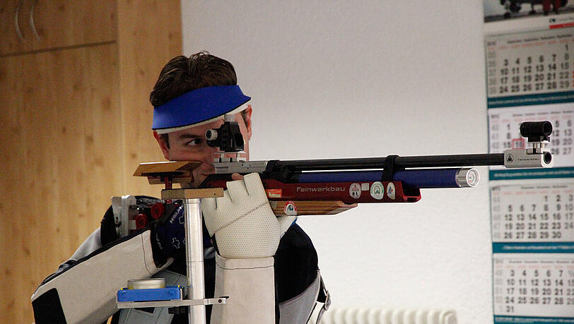Im Schützenverein in Englschalking können die Disziplinen. Luftgewehr, Luftpistole oder Biathlon-Schießen ausprobiert werden. Im Schützenverein in Englschalking können die Disziplinen. Luftgewehr, Luftpistole oder Biathlon-Schießen ausprobiert werden.