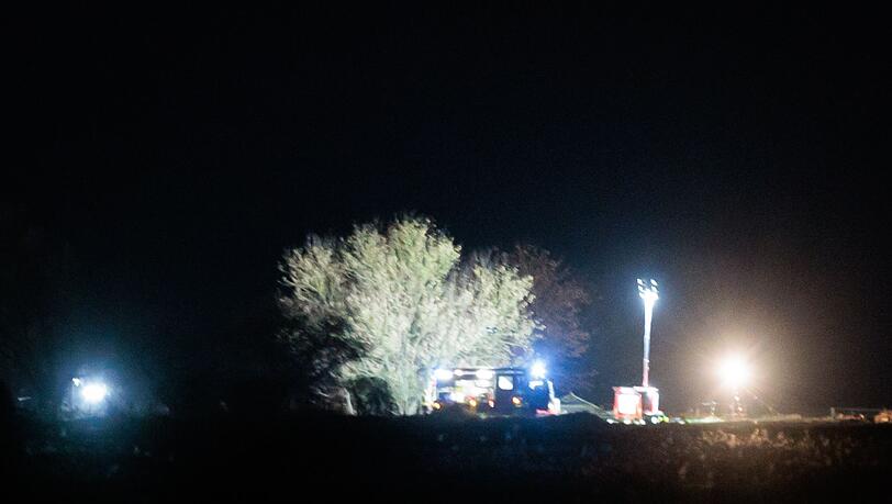 Der Einsatz in Zehnebeck dürfte noch stundenlang dauern. Der Einsatz in Zehnebeck dürfte noch stundenlang dauern.