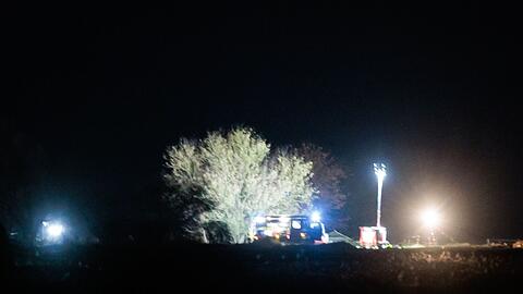 Der Einsatz in Zehnebeck d&uuml;rfte noch stundenlang dauern.