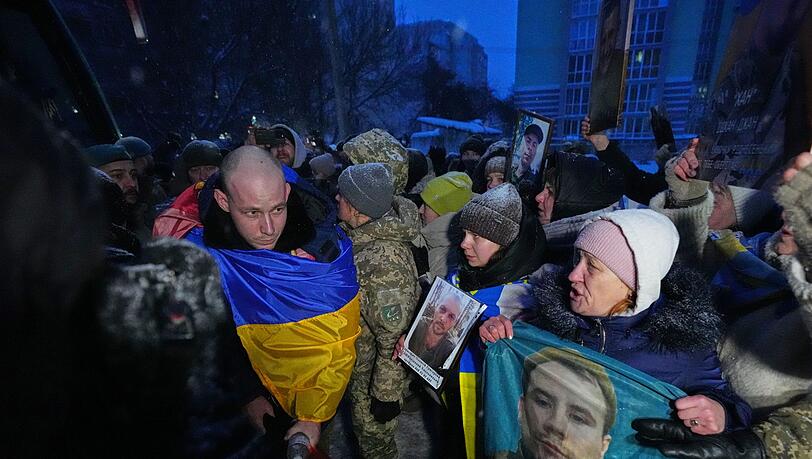 W&auml;hrend der Gespr&auml;che in Abu Dhabi tauschten Moskau und Kiew mehr als 300 Gefangene aus.